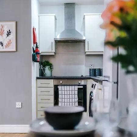 Cosy 2br In Center - With Wifi, Kitchen & Parking شقة