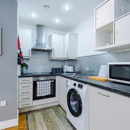 شقة Cosy 2br In Center - With Wifi, Kitchen & Parking مانشستر