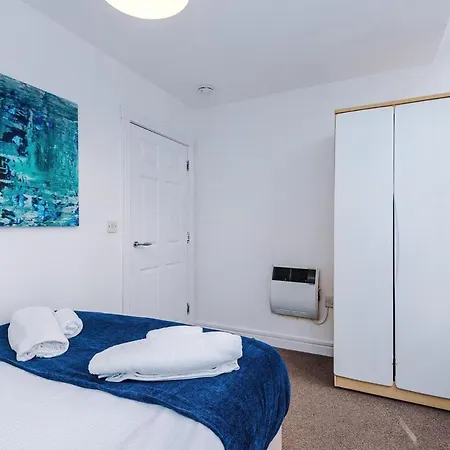 Cosy 2br In Center - With Wifi, Kitchen & Parking * مانشستر