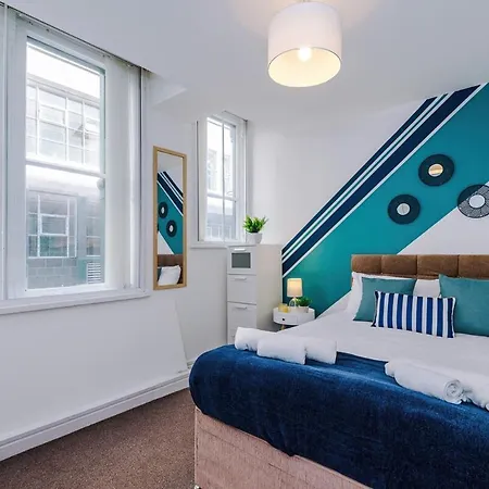 Cosy 2br In Center - With Wifi, Kitchen & Parking شقة مانشستر