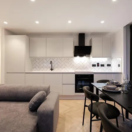 The Lomax Apartamento 3*