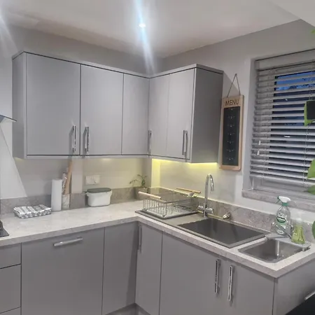 3bedroom-sleeps5-wifi-singlecarparking Semesterbostad *