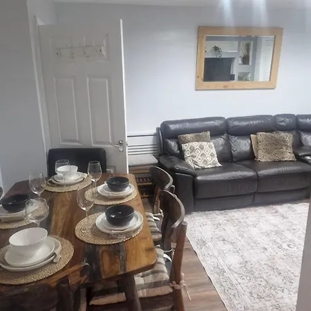3bedroom-sleeps5-wifi-singlecarparking