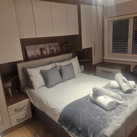 3bedroom-sleeps5-wifi-singlecarparking