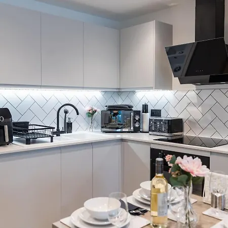 Luxury Centre Flat With Balcony By Kammili *