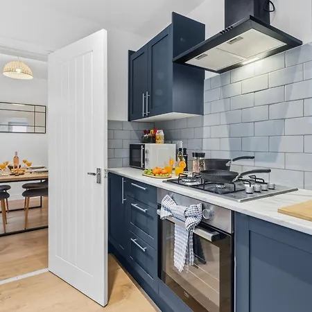Casa vacanze Lux 3 Bd House, Sleeps 8, Free Parking, Perfect For Contractors, Families, Near And Etihad Manchester