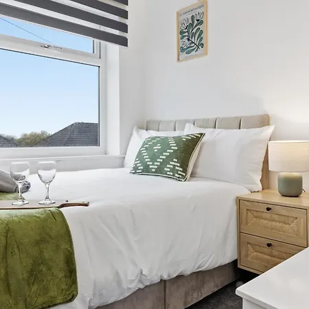 Lux 3 Bd House, Sleeps 8, Free Parking, Perfect For Contractors, Families, Near And Etihad Casa vacanze *
