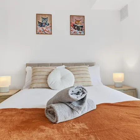 Lux 3 Bd House, Sleeps 8, Free Parking, Perfect For Contractors, Families, Near And Etihad Manchester