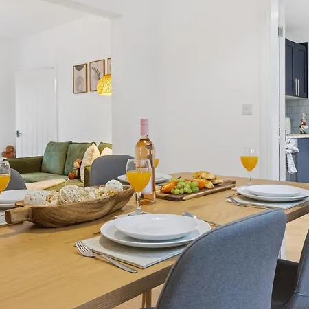 Lux 3 Bd House, Sleeps 8, Free Parking, Perfect For Contractors, Families, Near And Etihad Manchester