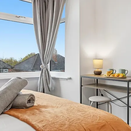 Casa vacanze Lux 3 Bd House, Sleeps 8, Free Parking, Perfect For Contractors, Families, Near And Etihad *