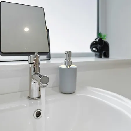 Casa vacanze Lux 3 Bd House, Sleeps 8, Free Parking, Perfect For Contractors, Families, Near And Etihad Manchester