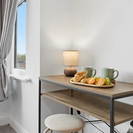 Lux 3 Bd House, Sleeps 8, Free Parking, Perfect For Contractors, Families, Near And Etihad Manchester