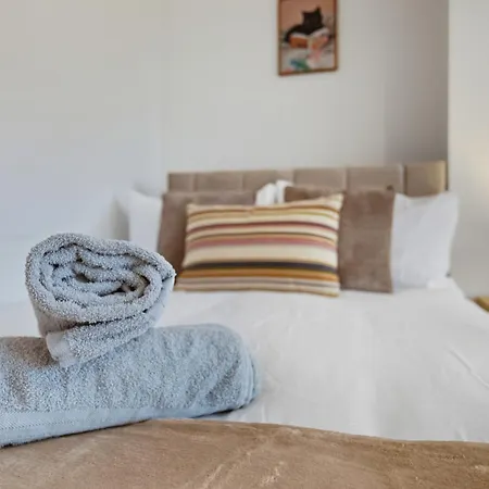 Casa vacanze Lux 3 Bd House, Sleeps 8, Free Parking, Perfect For Contractors, Families, Near And Etihad Manchester