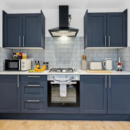 Lux 3 Bd House, Sleeps 8, Free Parking, Perfect For Contractors, Families, Near And Etihad *