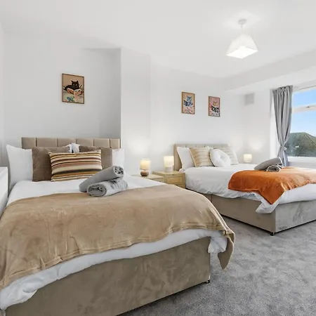Lux 3 Bd House, Sleeps 8, Free Parking, Perfect For Contractors, Families, Near And Etihad *