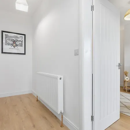 Lux 3 Bd House, Sleeps 8, Free Parking, Perfect For Contractors, Families, Near And Etihad * Manchester