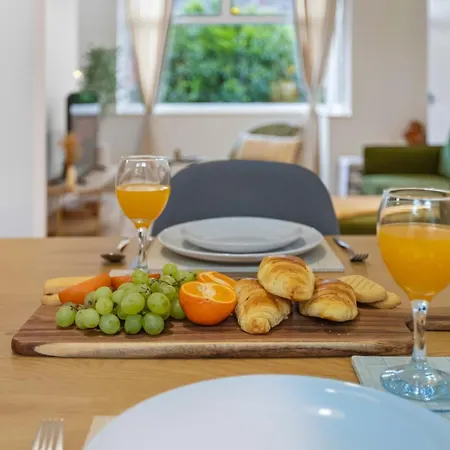 Lux 3 Bd House, Sleeps 8, Free Parking, Perfect For Contractors, Families, Near And Etihad Manchester