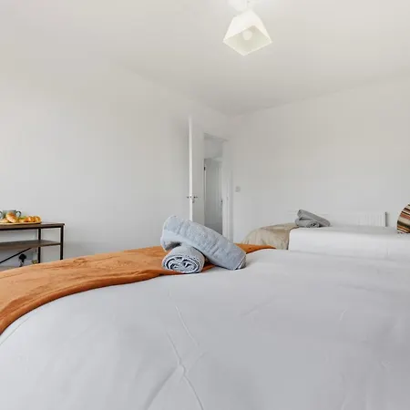 Lux 3 Bd House, Sleeps 8, Free Parking, Perfect For Contractors, Families, Near And Etihad Casa vacanze *