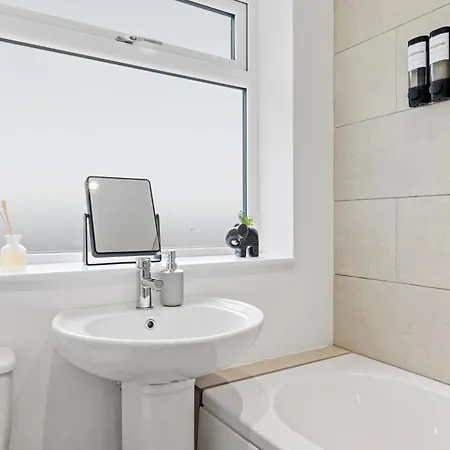 Lux 3 Bd House, Sleeps 8, Free Parking, Perfect For Contractors, Families, Near And Etihad Casa vacanze