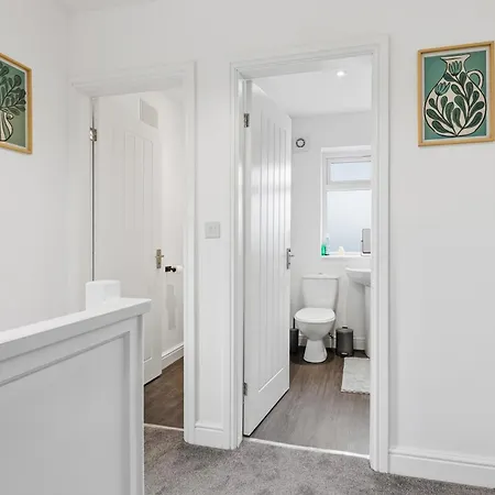 Lux 3 Bd House, Sleeps 8, Free Parking, Perfect For Contractors, Families, Near And Etihad Manchester