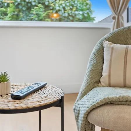 Lux 3 Bd House, Sleeps 8, Free Parking, Perfect For Contractors, Families, Near And Etihad Casa vacanze