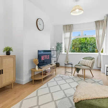 Casa vacanze Lux 3 Bd House, Sleeps 8, Free Parking, Perfect For Contractors, Families, Near And Etihad Manchester