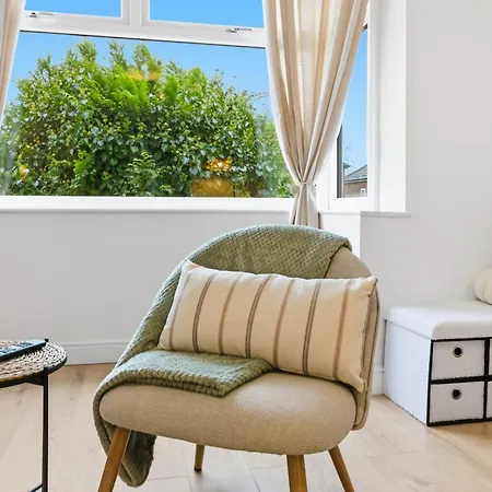 Lux 3 Bd House, Sleeps 8, Free Parking, Perfect For Contractors, Families, Near And Etihad Manchester