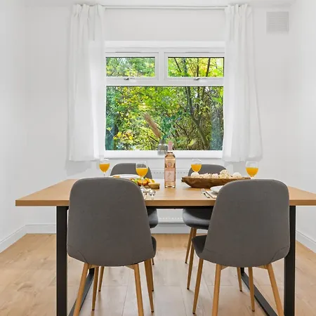 Lux 3 Bd House, Sleeps 8, Free Parking, Perfect For Contractors, Families, Near And Etihad Casa vacanze *