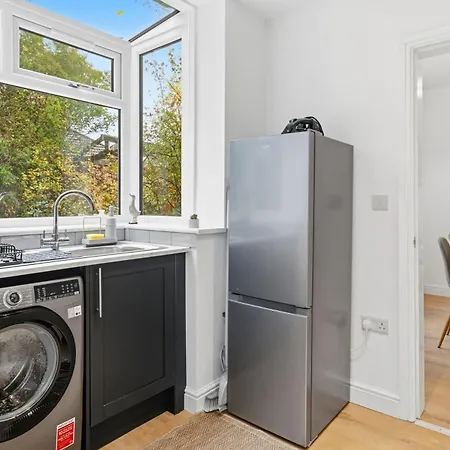 Lux 3 Bd House, Sleeps 8, Free Parking, Perfect For Contractors, Families, Near And Etihad *