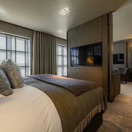 Dakota Airport 4* Manchester