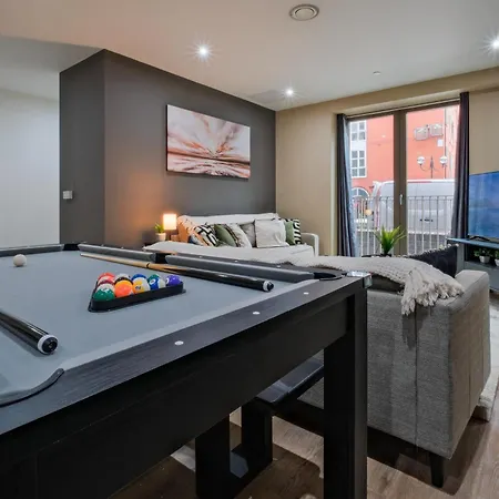 Manchester Stay, Pool Table, Parking, Sleeps 8 Сasa de vacaciones Mánchester