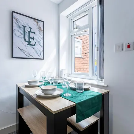 The Emerald 1br Near Etihad & Coop Live *