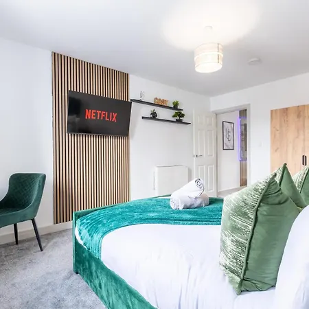 The Emerald 1br Near Etihad & Coop Live