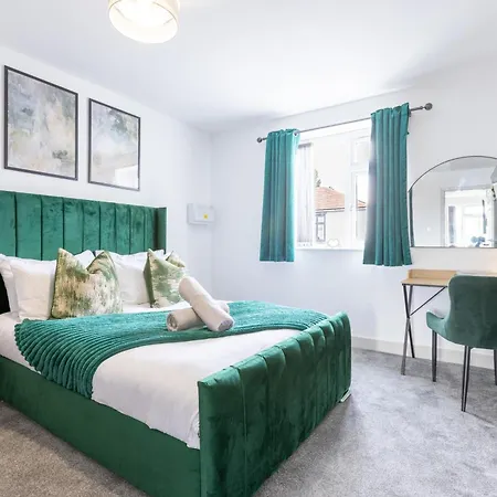 Apartment The Emerald 1br Near Etihad & Coop Live
