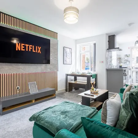 The Emerald 1br Near Etihad & Coop Live Apartment *