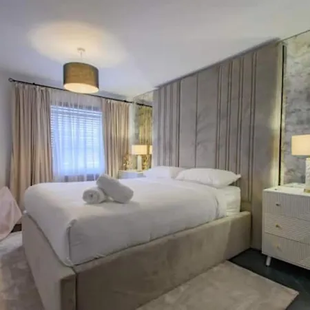 Spacious 2 Bedroom House Sleeps 4 L On-street Parking L The Cosy Corner Nationwide * Manchester