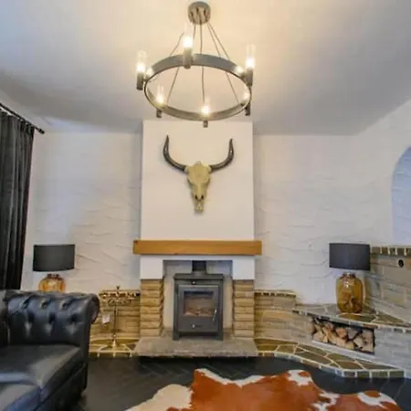 Spacious 2 Bedroom House Sleeps 4 L On-street Parking L The Cosy Corner Nationwide *