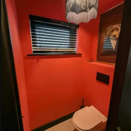 Spacious 2 Bedroom House Sleeps 4 L On-street Parking L The Cosy Corner Nationwide * Manchester