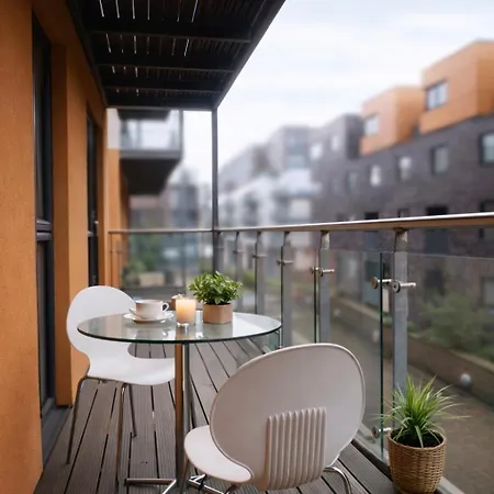2-bedroom Luxury Apartment *