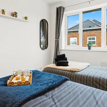 Arosa Escape- Modern2 Bed Suite,sleeps 5,free Parking,ps4,kingbed,wifi,near Christies Apartman Manchester