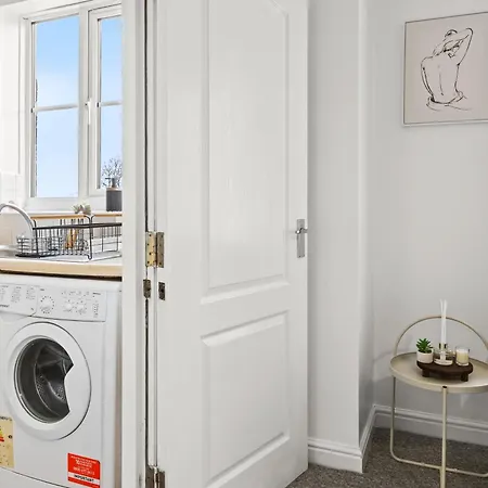 Arosa Escape- Modern2 Bed Suite,sleeps 5,free Parking,ps4,kingbed,wifi,near Christies * Manchester