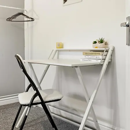 Apartman Arosa Escape- Modern2 Bed Suite,sleeps 5,free Parking,ps4,kingbed,wifi,near Christies *