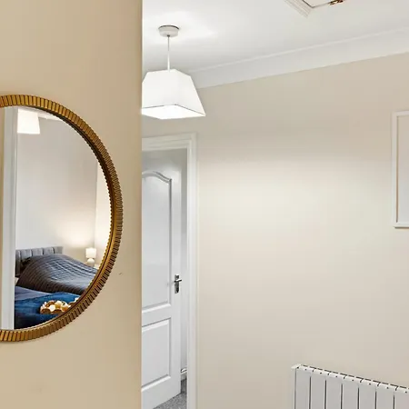 Apartman Arosa Escape- Modern2 Bed Suite,sleeps 5,free Parking,ps4,kingbed,wifi,near Christies Manchester