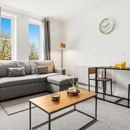 Apartman Arosa Escape- Modern2 Bed Suite,sleeps 5,free Parking,ps4,kingbed,wifi,near Christies Manchester