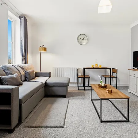 Arosa Escape- Modern2 Bed Suite,sleeps 5,free Parking,ps4,kingbed,wifi,near Christies Apartman