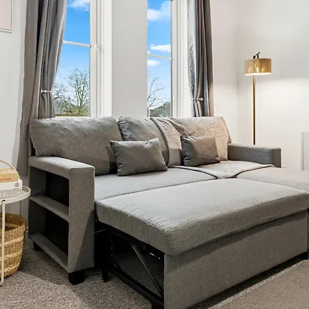 Arosa Escape- Modern2 Bed Suite,sleeps 5,free Parking,ps4,kingbed,wifi,near Christies