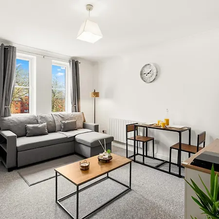 Arosa Escape- Modern2 Bed Suite,sleeps 5,free Parking,ps4,kingbed,wifi,near Christies Manchester
