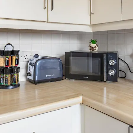Arosa Escape- Modern2 Bed Suite,sleeps 5,free Parking,ps4,kingbed,wifi,near Christies Manchester