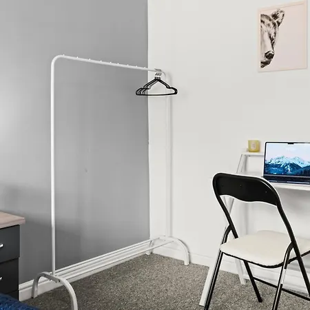 Arosa Escape- Modern2 Bed Suite,sleeps 5,free Parking,ps4,kingbed,wifi,near Christies Apartman *
