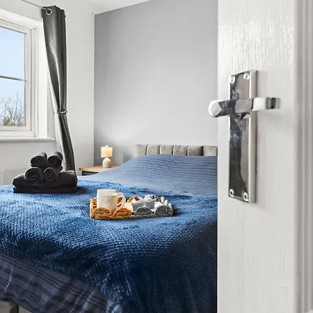 Arosa Escape- Modern2 Bed Suite,sleeps 5,free Parking,ps4,kingbed,wifi,near Christies * Manchester